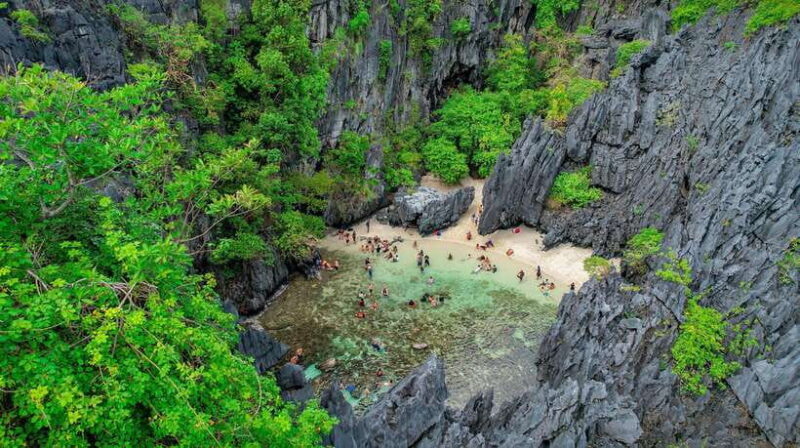 El Nido: Island Hopping and Snorkeling Private Boat Tour - Exploring the El Nido Private Boat Tour in Detail