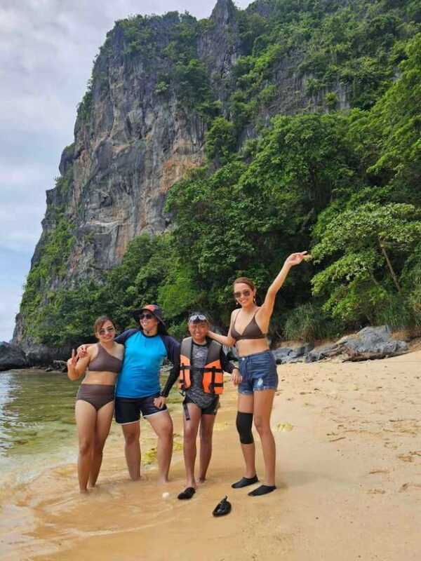 El Nido: Private/Exclusive Island Hopping Tour D BEST PRICE - Discover the Beauty of El Nido’s Private Island Hopping Tour D