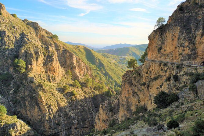 El Saltillo Gorge and White Village Hiking Tour from Malaga - Exploring the Natural Beauty of Malaga: El Saltillo Gorge and White Village Hiking Tour