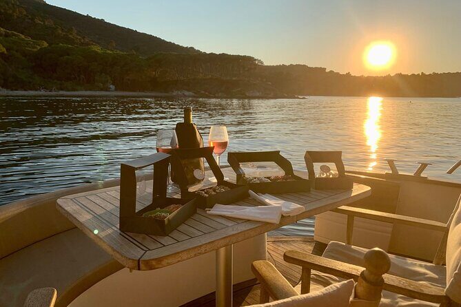 Elba Island - Aperitif on the boat at sunset - private - FAQ