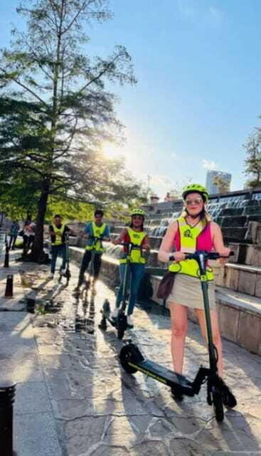"Electric Scooter tour" in Monterrey down town with guide - Frequently Asked Questions