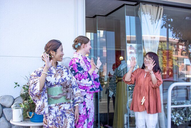 Elegant Kimono Walk & Hokkaido Shrine Tour with Local Guide - Key Points