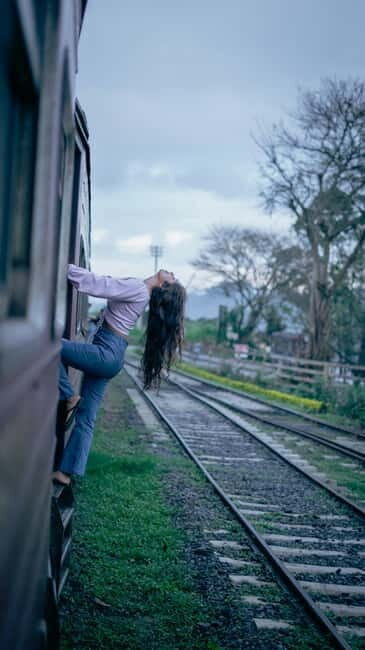 Ella: Waterfall hunting Hike to Bambarakanda and Lanka Falls - Authentic Experiences and Why They Matter