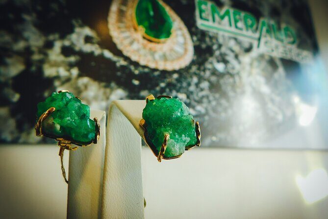 Emerald Experience Private Tour in Cartagena - Key Points