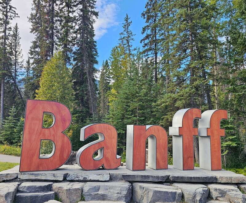 Emerald Lake, Lake Louise, Johnston Canyon & Banff Tour SUV - Value and Booking Considerations