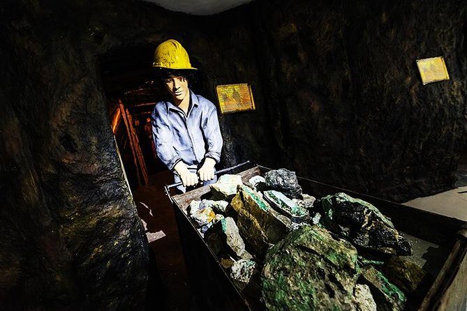 Emerald Museum and Factory Tour - Discover Colombian Emeralds in Cartagena: The Emerald Museum and Factory Tour