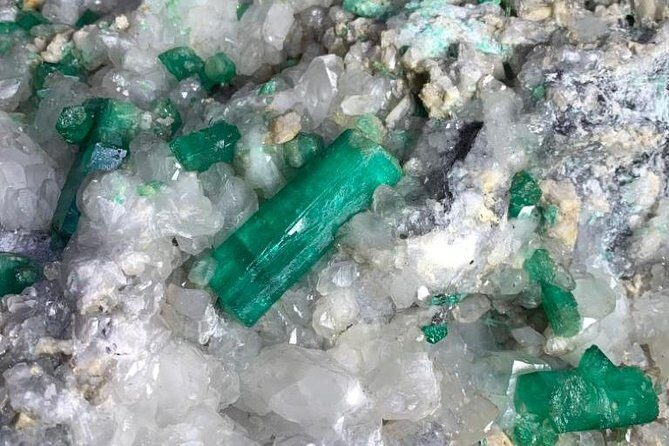 Emerald Museum & Jewelry Workshop: Behind the Scenes Tour - A Deep Dive into the Emerald Museum & Jewelry Workshop Tour