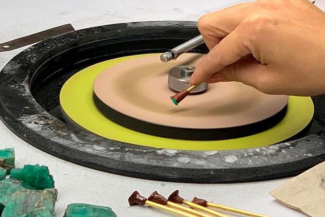Emerald's Polishing Workshop and Museum Tour - In-Depth Review of the Emerald Workshop & Museum Tour