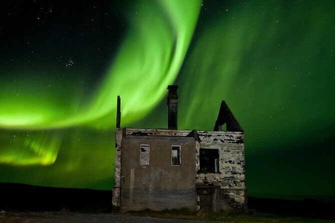 Enchanted Northern Lights: Hot chocolate & Photos - Small Group! - Who Should Consider This Tour?
