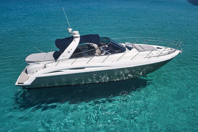 Enjoy an unforgettable experience with the Elegant CRANCHI 47 - Key Points
