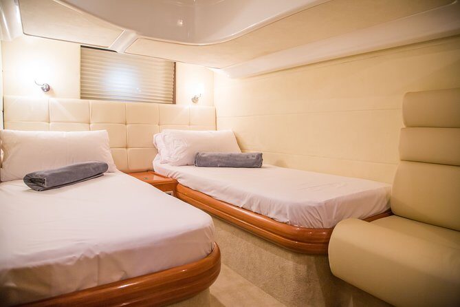 Enjoy an unforgettable experience with the Elegant CRANCHI 47 - FAQ