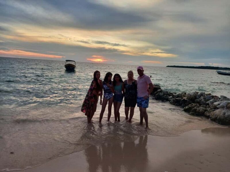 Enjoy the beach at Barú: Aviary + bioluminescense plankton - FAQ