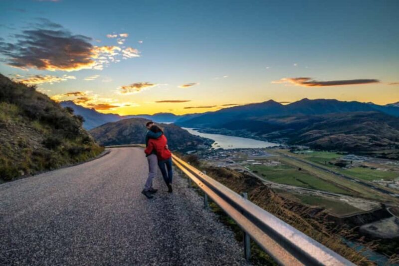Enjoying Queenstown Walking Tour for Couples - Key Points