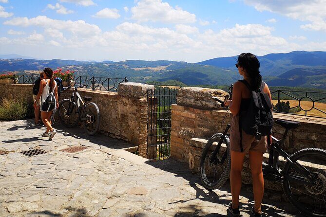Enobike tour to Lake Corbara and Titignano Castle - An In-Depth Look at the Enobike Tour Experience