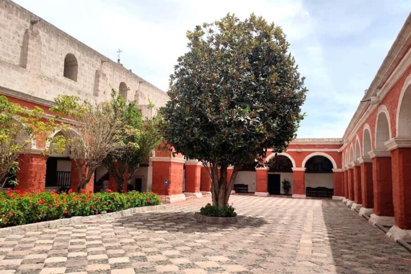 Entrance to the Monastery of Santa Catalina - Key Points