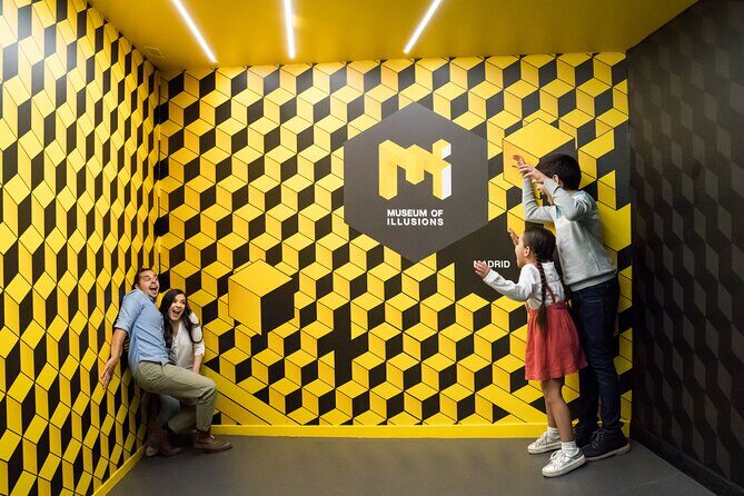 Entrance to the Museum of Illusions Madrid - Discover the World of Illusions in Madrid