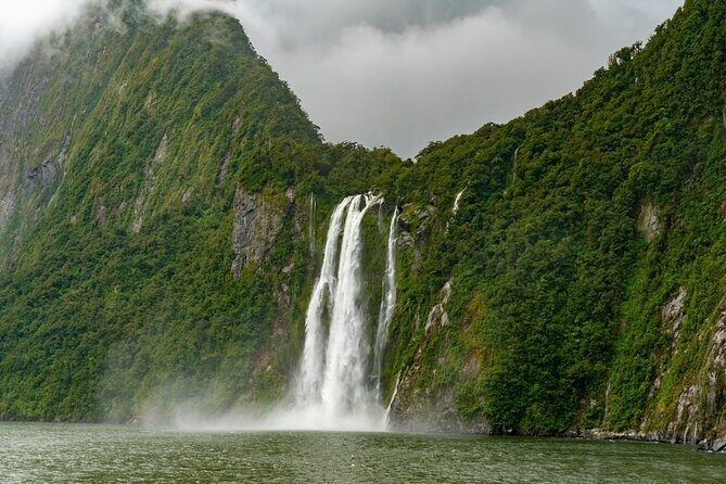 Epic Milford Guided Tour from Te Anau - Exploring Milford Sound with the Epic Guided Tour
