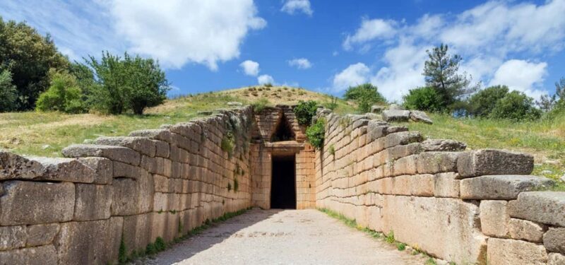Erasmus student tour in Corinth-Mycenae-Nafplio-Epidaurus - An Authentic Day in the Peloponnese: Corinth, Mycenae, Nafplio, and Epidaurus