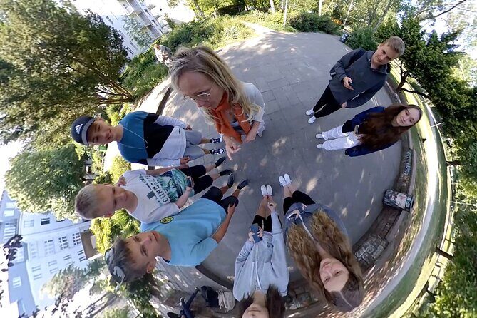 Escaping and spying on the Berlin Wall Scavenger hunt - Key Points