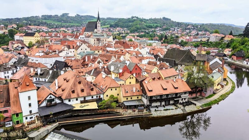 eský Krumlov: Private Day Trip from Prague with Local Guide - Discovering Cesky Krumlov: A Closer Look