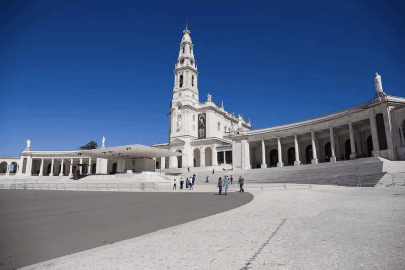 ESPECIAL-Tour to Fátima, Nazaré and Óbidos - VAN - A Closer Look at the Tour