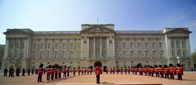 Essential London Introductory Tour with a Londoner - Key Points