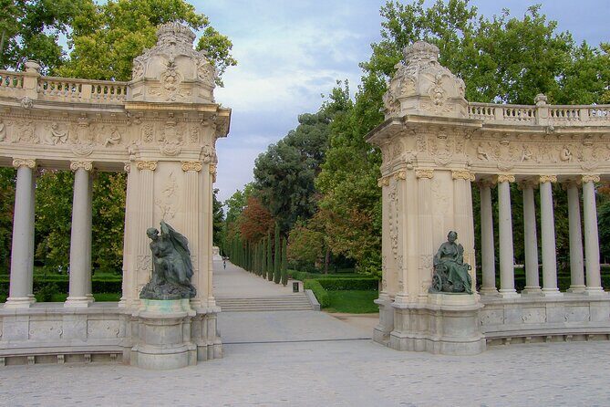 Essential Madrid: Private Walking tour - Key Points
