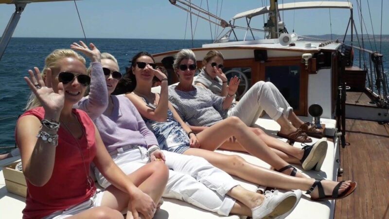 Estepona: Dolphin Watching Sailboat Cruise with Drink - FAQs