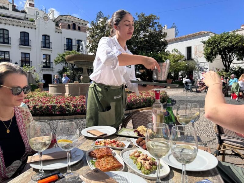 Estepona old town tour with tapas tasting - Itinerary Breakdown