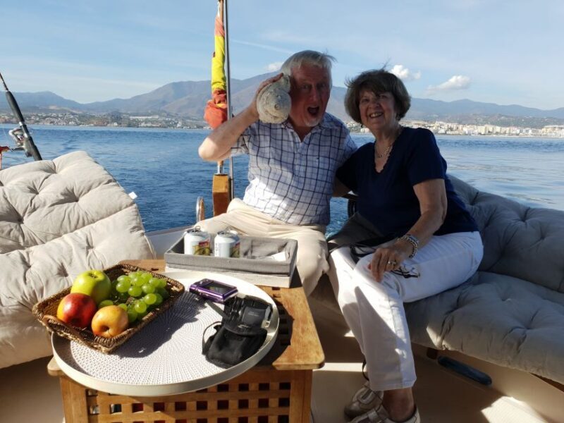Estepona: Sunset boat trip & Cava & Tapa - FAQ