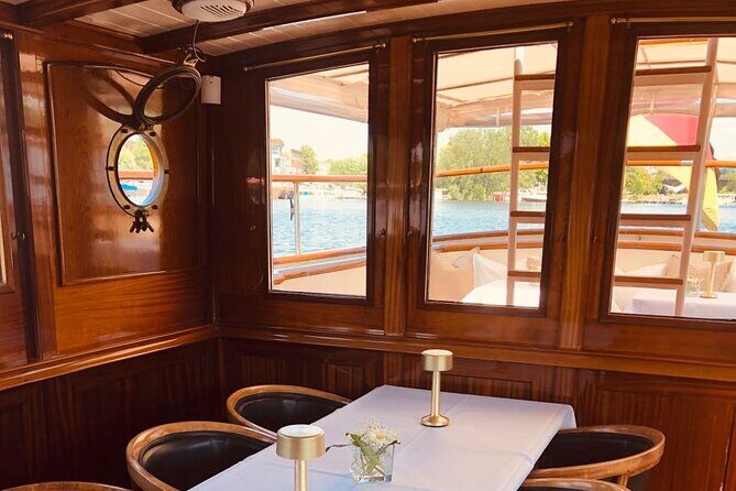 Evening aperitif tour aboard the motor yacht Fitzgerald - Why This Tour Offers Great Value