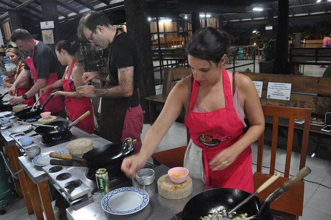 Evening Cooking Class in Organic Farm with Local Market Tour - Key Points