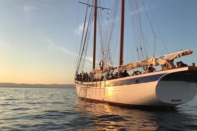 Evening cruise at sunset - A Sunset Sail in Marseille: An Authentic and Relaxing Experience