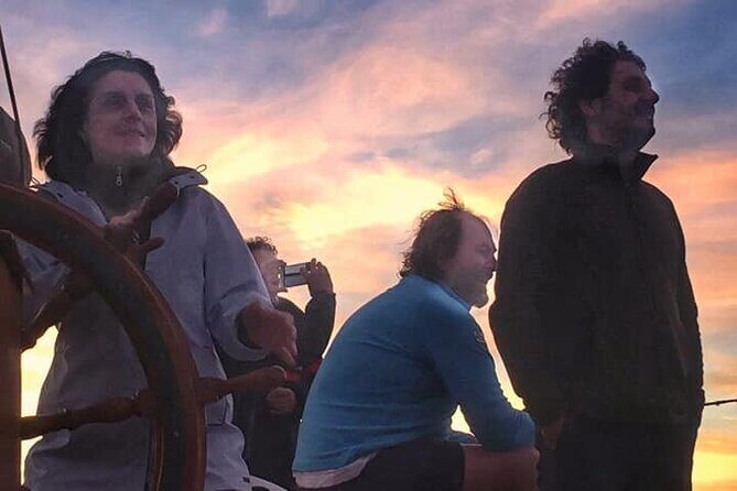 Evening cruise at sunset - Key Points