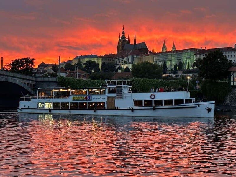 Evening cruise through Prague with buffet dinner - The Views and Atmosphere