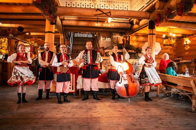 Evening Folk Show, singing, dancing and delicious food - Key Points