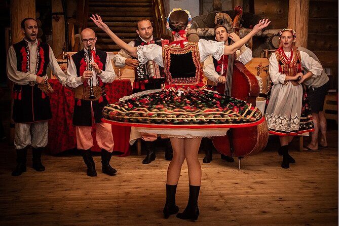 Evening Folk Show, singing, dancing and delicious food - Authenticity and Unique Value