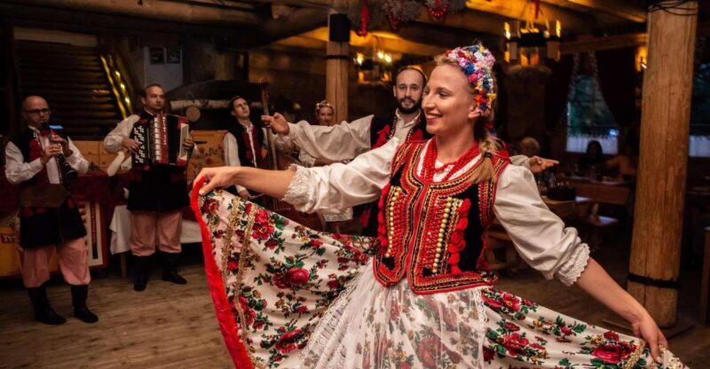 Evening Folk Show, singing, dancing and delicious food! - Key Points