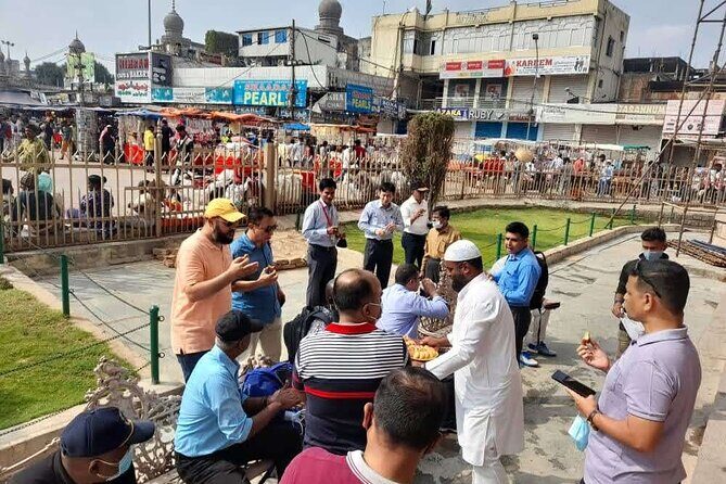 Evening Street Food Walk By Guide with Iconic Sights Of Hyderabad - Who Should Consider This Tour?
