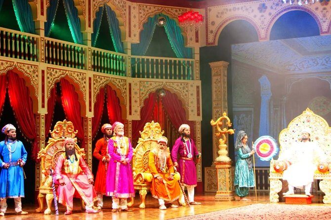 Evening Tour Agra's Mohabbat the Taj Show with Shopping & Dinner - Key Points