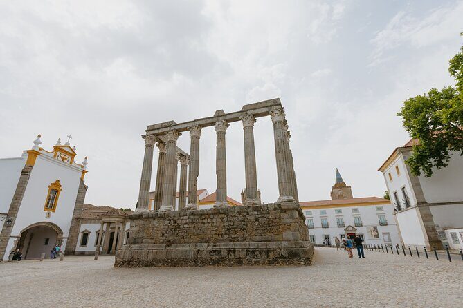 Évora, medieval village Monsaraz & Wine Tasting - Frequently Asked Questions