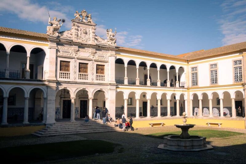 Évora: Private & Flexible Walking Tour in Historic Center - Authentic Stories and Independent Exploration