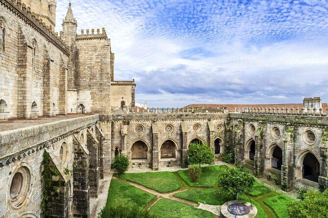 Évora Private Tour - Cork Factory Visit & Wine Tasting Included - Azaruja and the Cork Industry: From Bark to Bottle