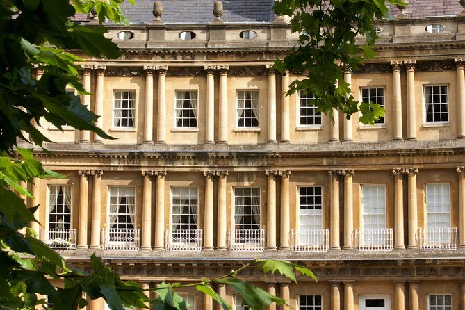 Exceptional Bath tour guide making your visit splendidly memorable. - Engaging First Impressions