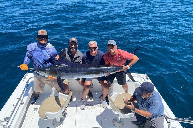 Exclusive Fishing Experience in Los Cabos  Aboard the Phantom I - Key Points