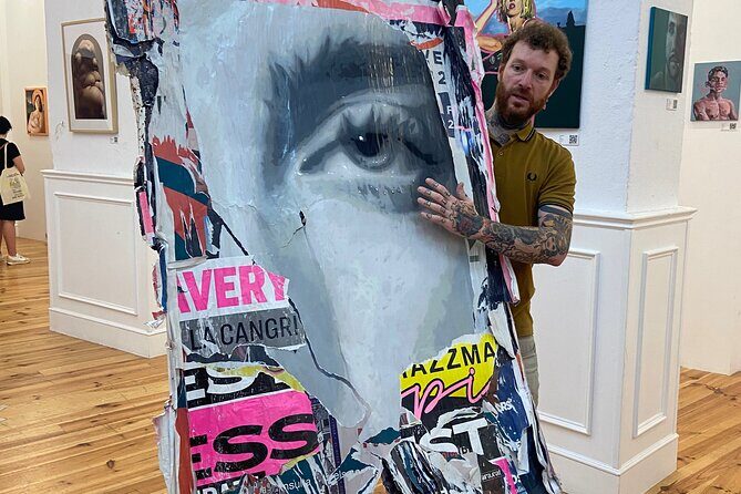 Exclusive gallery walk in Barcelonas art district - Key Points