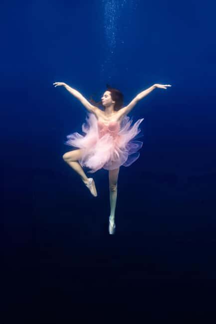 Exclusive underwater photo shoot in the sea near Palmain a turquoise blue bay - Key Points