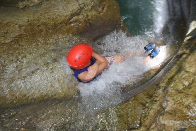 Excursion in Damajagua's 7 Waterfalls With Food Included DR! - FAQs