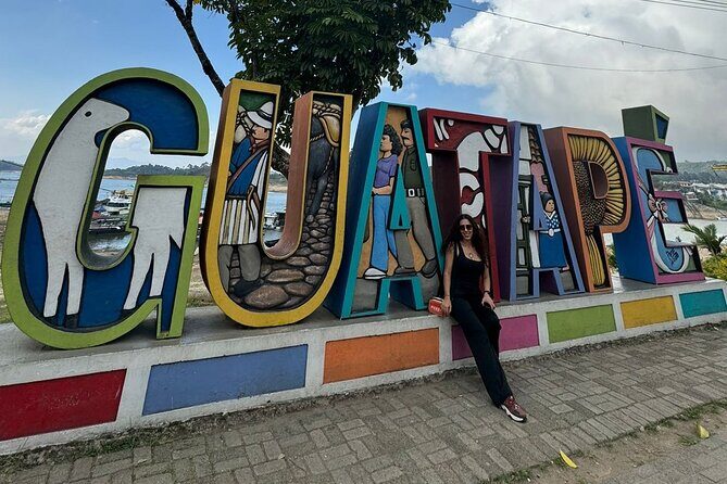 Excursion to Guatapé by chiva, lunch and Pablo Escobar's hacienda - Key Points