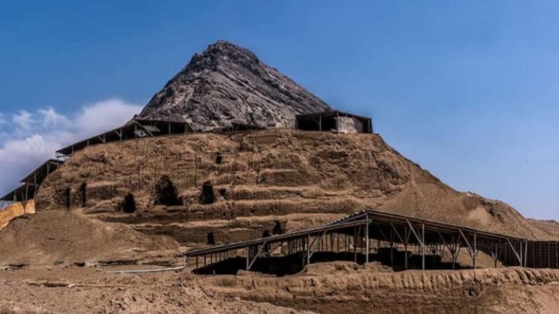 Excursion to the pyramids of the Sun and the Moon - Discover the Pyramids of the Sun and Moon in Peru